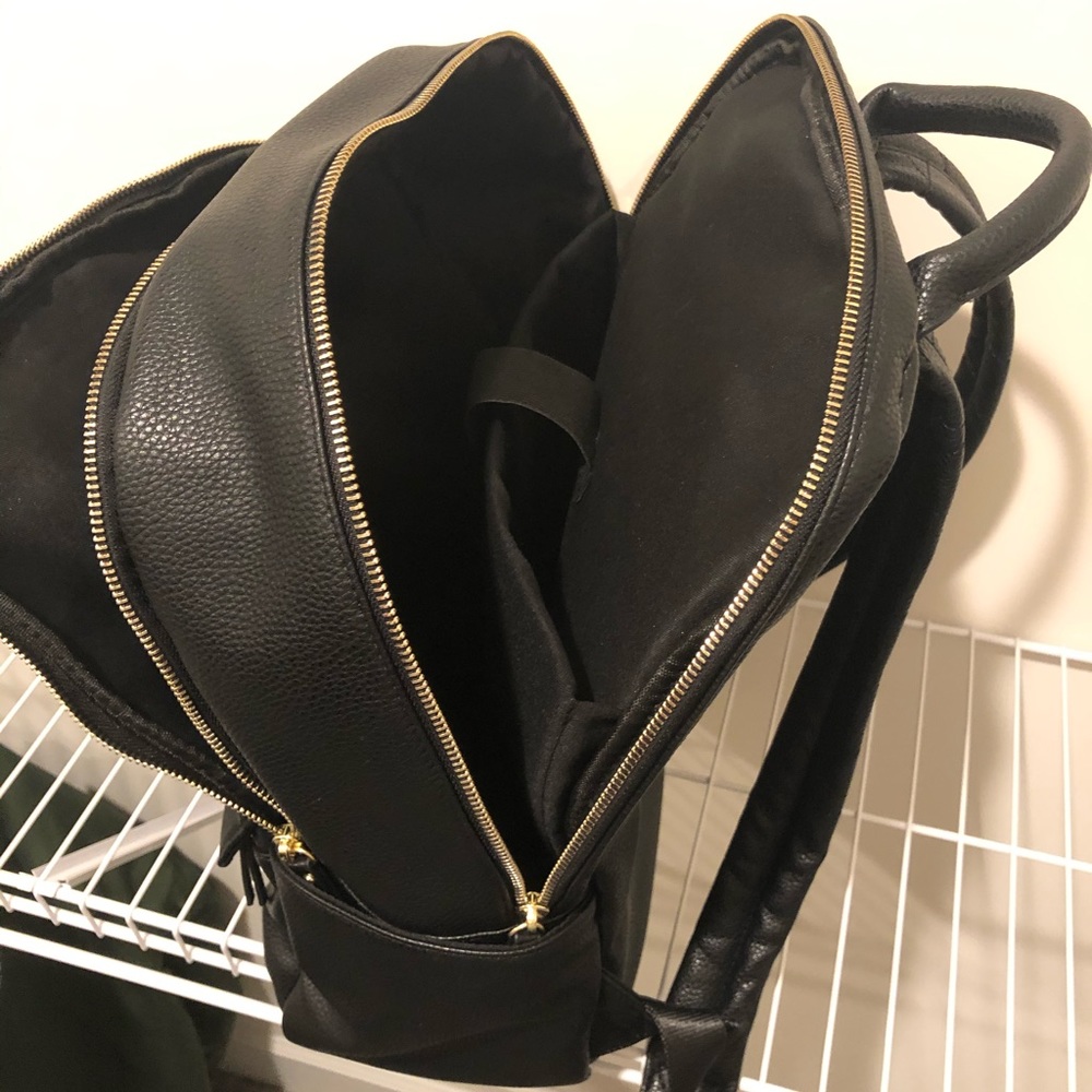 Unisex GUESS Backpack - Picture 4 of 4